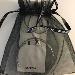 💛 3/$30 EXPRESS HOOP EARRINGS